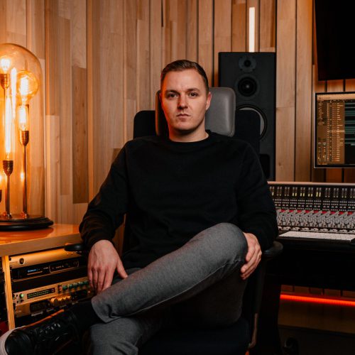 Niels van de Pavert producer & engineer Instigate Studios